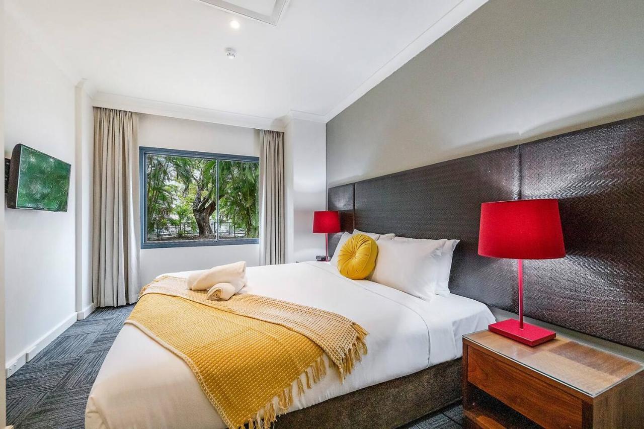 Harbourside Pool Escape With Leafy Alfresco Patio *