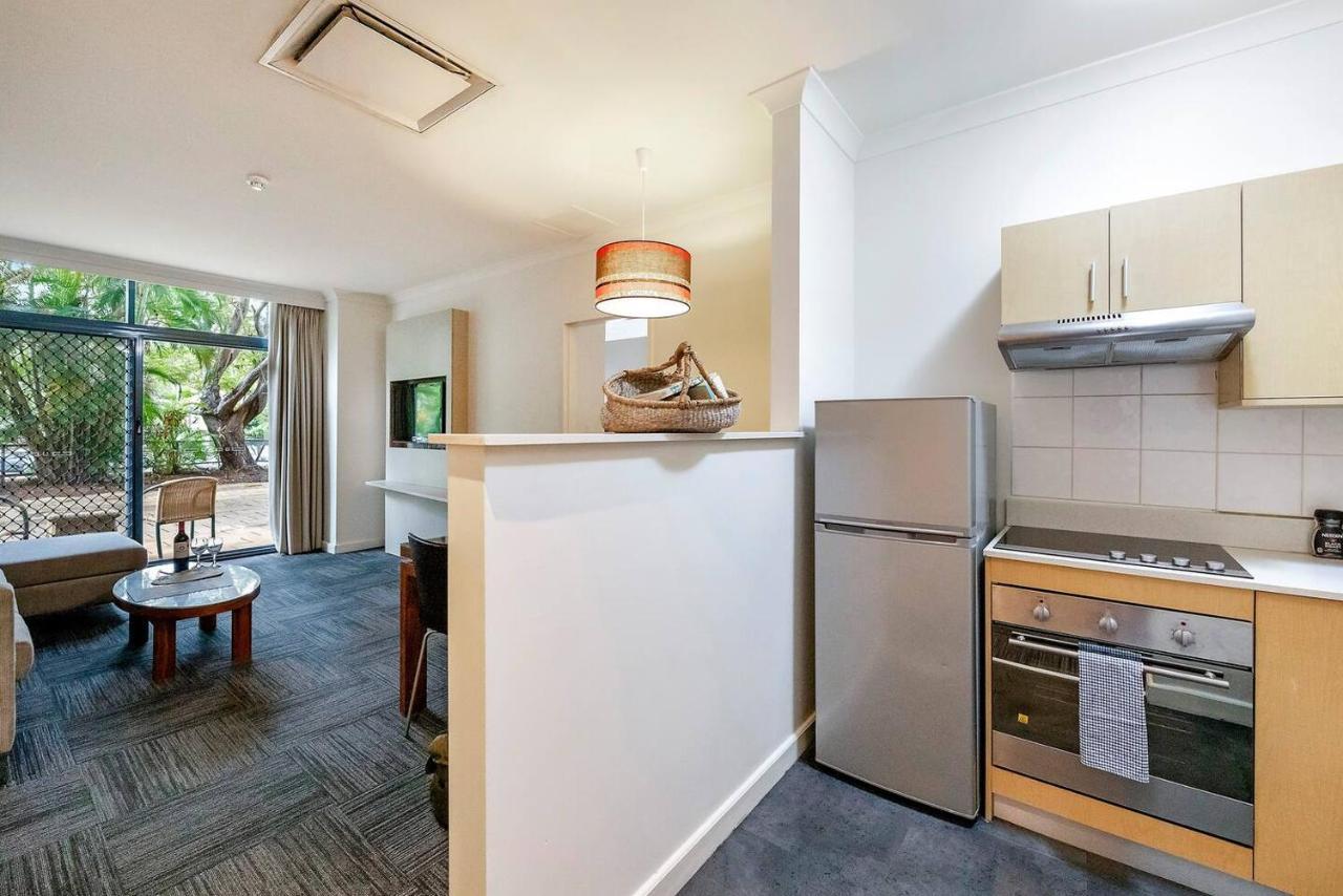 Harbourside Pool Escape With Leafy Alfresco Patio Apartment *