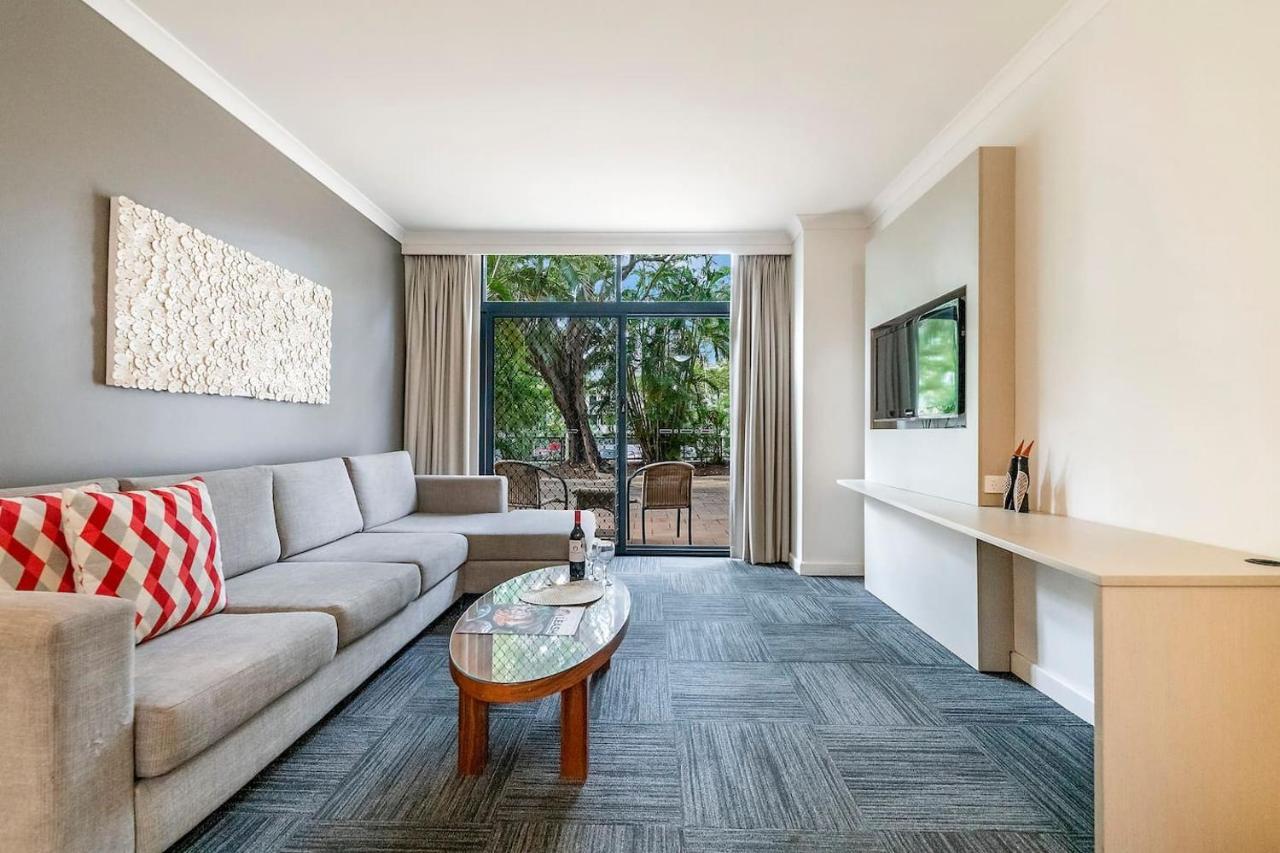 Harbourside Pool Escape With Leafy Alfresco Patio Apartment